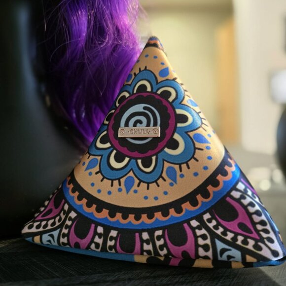 👜Chula Pyramid Wristlet Bag - Bold Mandala Design - Picture 1 of 7